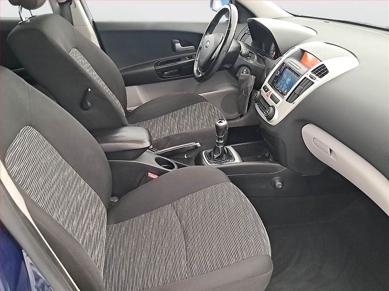 Kia Ceed (2007) LX 1.6 i, Serv.kniha, nová STK - fotka 9 z 17