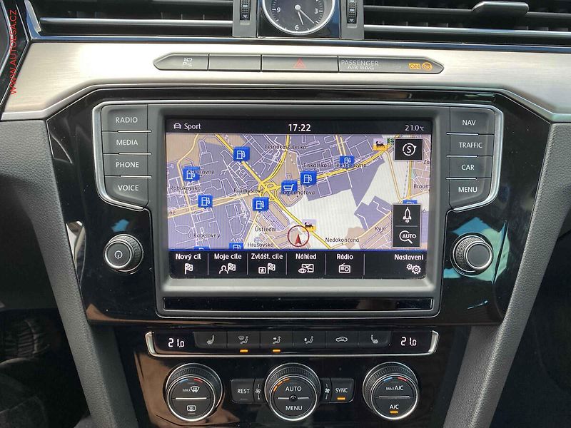 Volkswagen Passat (2017) 2.0 TDi, Highline, LED, TZ - fotka 17 z 19
