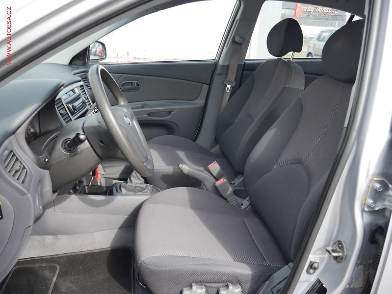 Kia Rio (2005) 1.3i - fotka 9 z 16