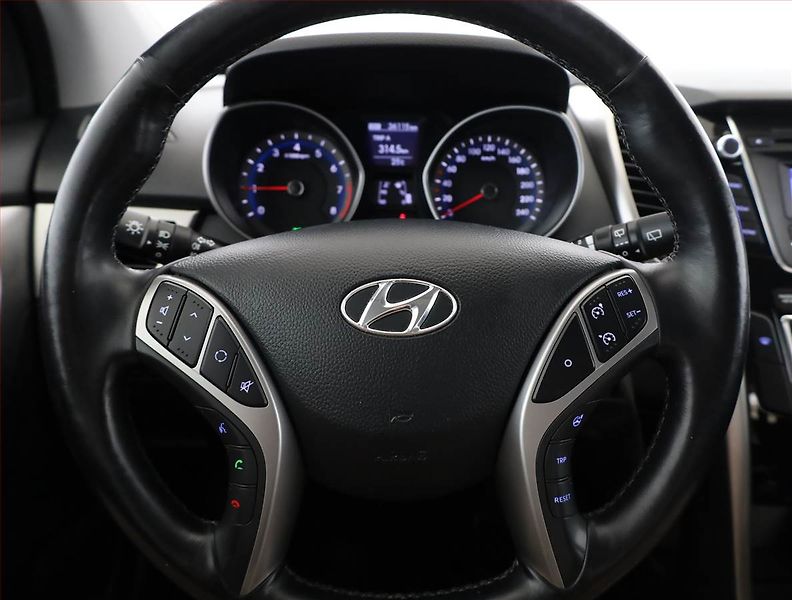 Hyundai i30 (2014) Trikolor 1.4 CVVT, Serv.kniha - fotka 8 z 15