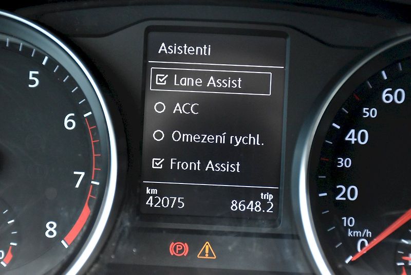 Volkswagen Passat (2021) BUSINESS 1.5 TSI 110kW - fotka 16 z 33