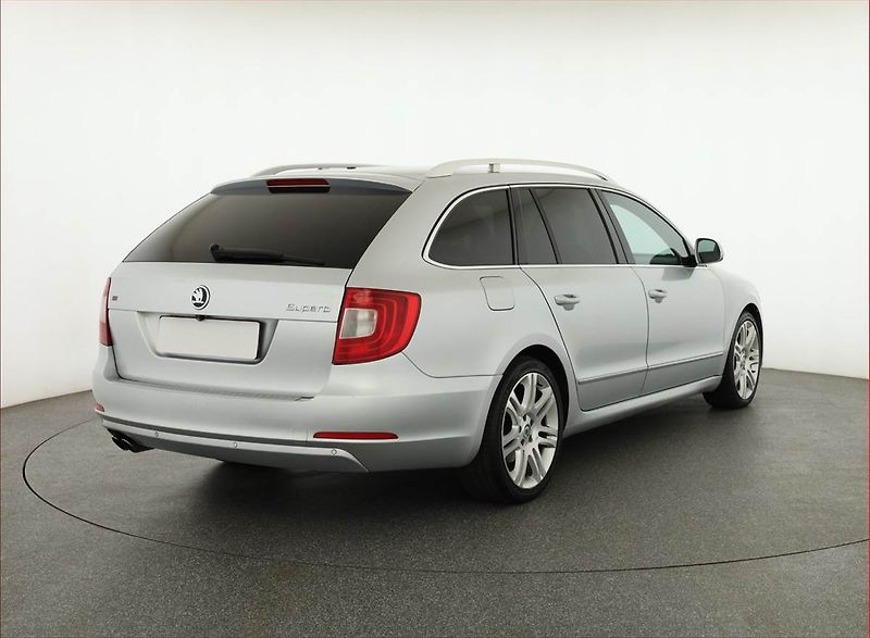 Škoda Superb (2011) 2.0 TDI, Automat, Serv.kniha - fotka 5 z 17