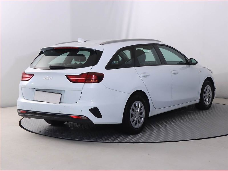 Kia Ceed (2023) 1.5 T-GDI, Serv.kniha - fotka 5 z 18
