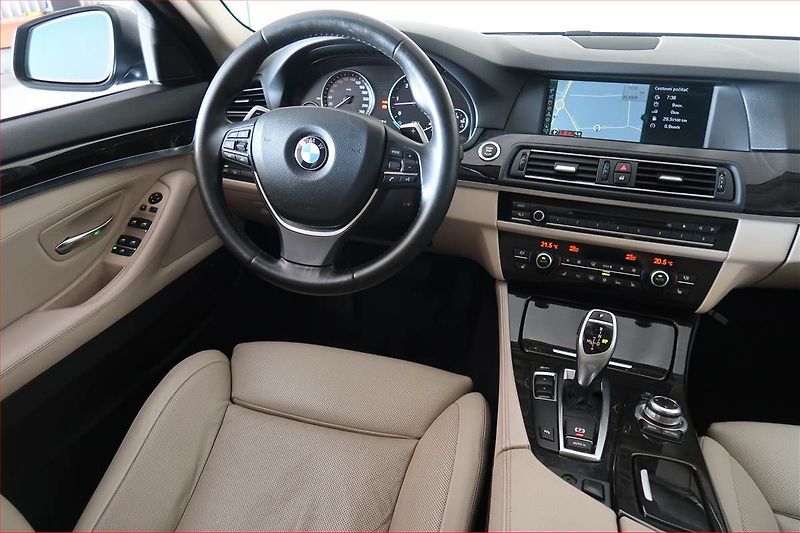 BMW Řada 5 (2010) 530d, Automat, Navi, Bi-Xenony - fotka 7 z 22