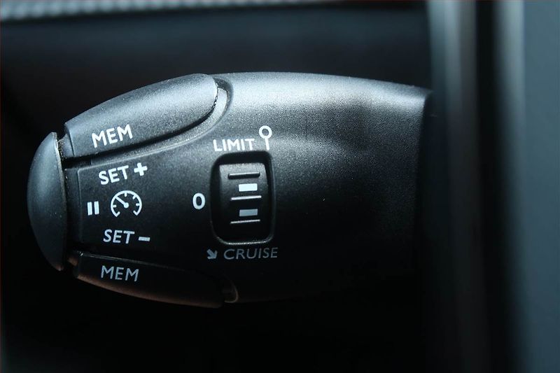 Peugeot 2008 (2020) 1.2 PureTech, Serv.kniha - fotka 21 z 21