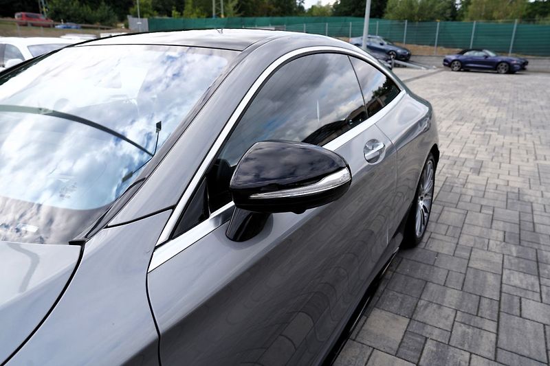 Mercedes-Benz Třídy S S 500 4Matic Coupe AMG - fotka 15 z 48