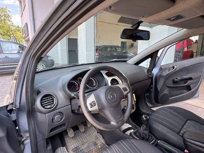Opel Corsa (2008) 1.2 16V - fotka 16 z 21