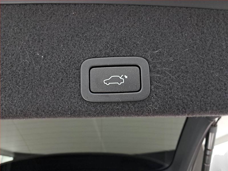 Volvo XC60 (2017) D4, 4X4, Automat, Serv.kniha - fotka 19 z 19