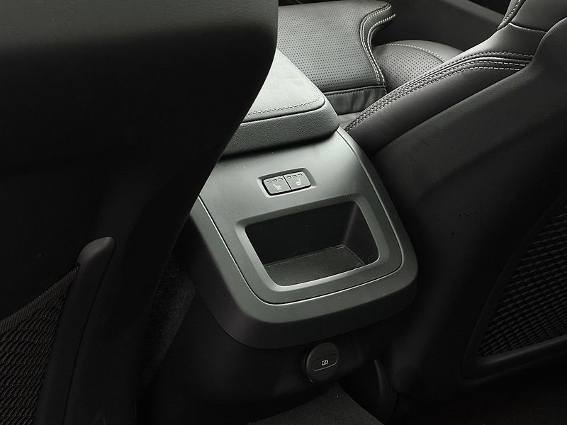 Volvo V60 PLUS DARK B4, 360°, PANORAMA, - fotka 14 z 22