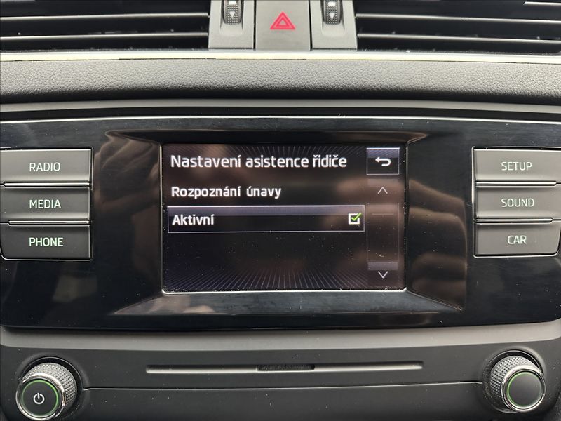 Škoda Octavia 2,0 110kW DSG ALU VÝHŘEV ČR TZ - fotka 18 z 34