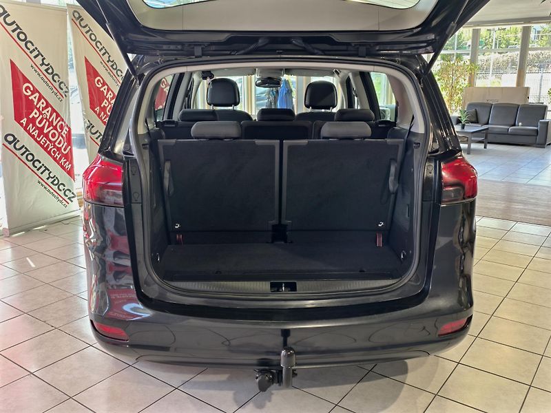 Opel Zafira TOURER 1.4 TURBO 103kW 7 MÍST  - fotka 13 z 23