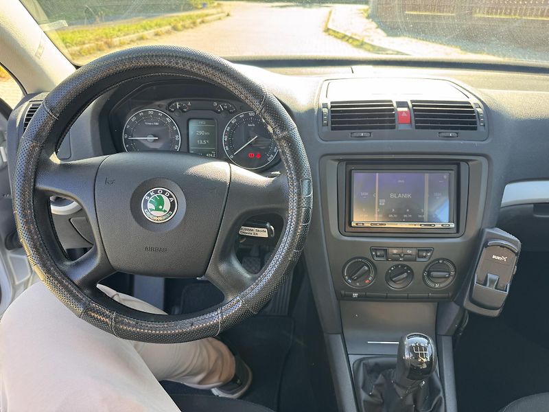 Škoda Octavia (2008) 2.0TDI 103Kw Ambition - Xenony - fotka 7 z 17