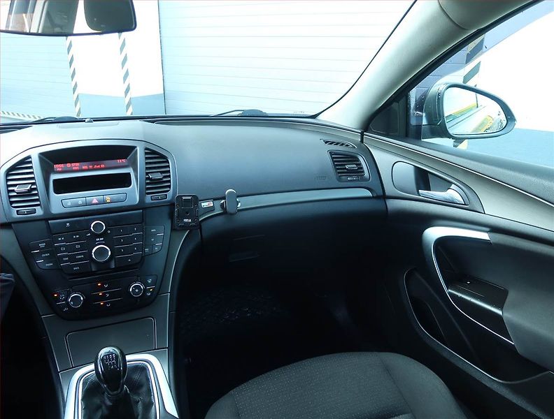 Opel Insignia (2009) 1.8, Serv.kniha, Park. senzory - fotka 8 z 16