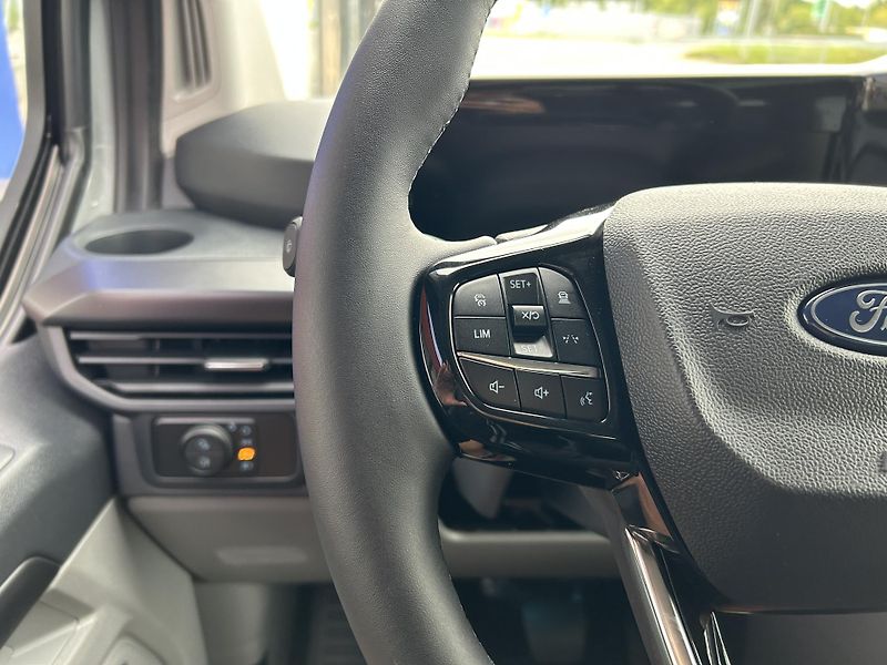 Ford Tourneo Custom Titanium X L2 2.0EcoBlue 125kW - fotka 24 z 37