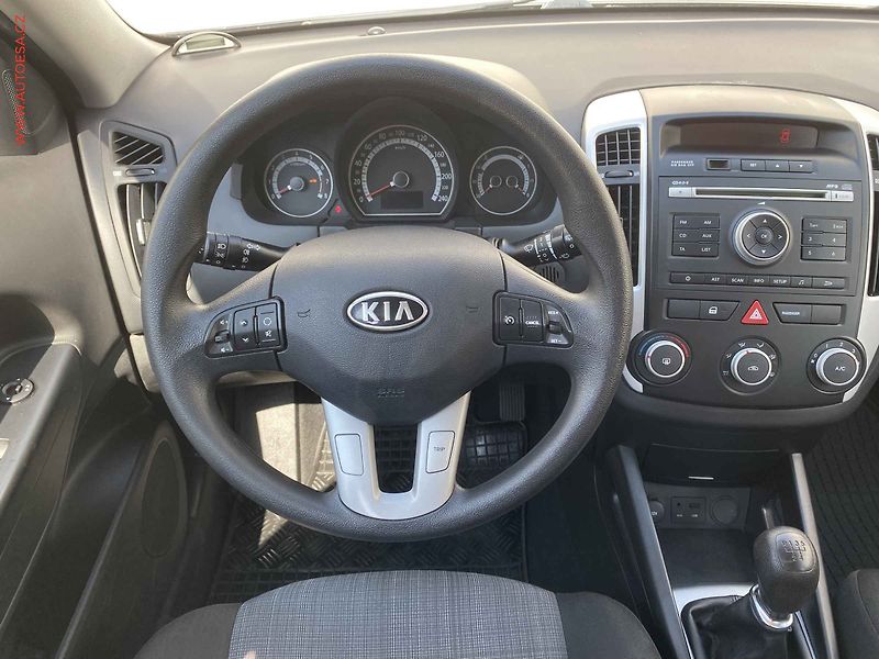 Kia Ceed (2011) 1.4i, ČR, AC, temp. - fotka 11 z 16