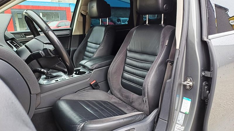 Volkswagen Touareg 3.0 TDI 193kW R-LINE-WEBASTO- - fotka 21 z 50