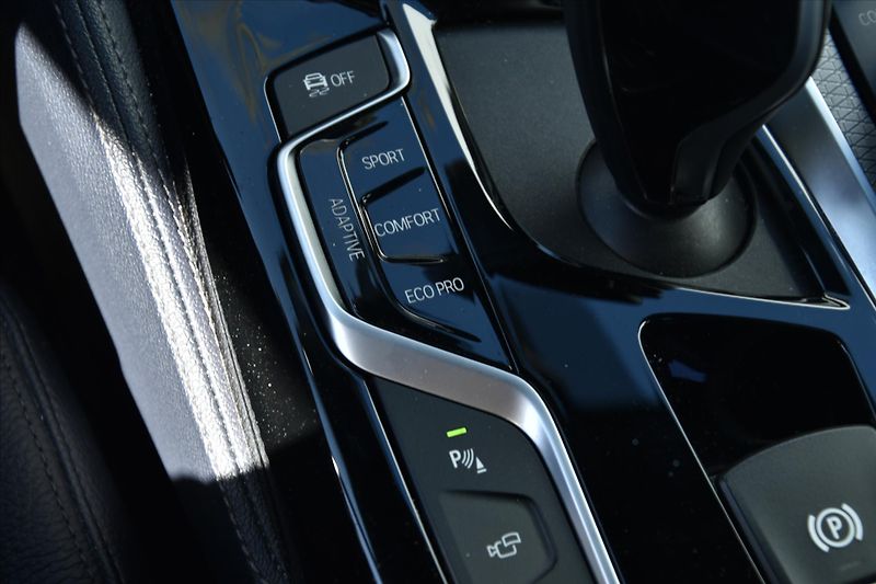 BMW Řada 5 540i xDrive 250kW M PAKET ČR - fotka 22 z 28