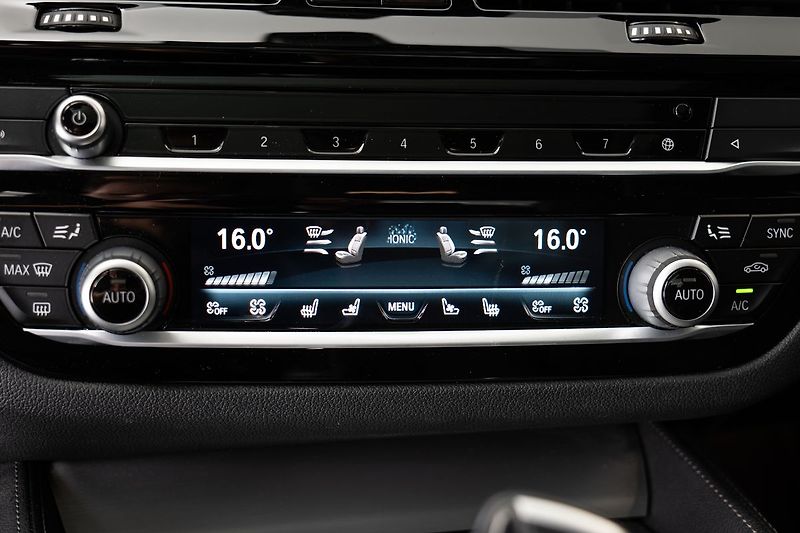 BMW M5 d xDrive/HarmanKardon/Ventilov - fotka 12 z 24