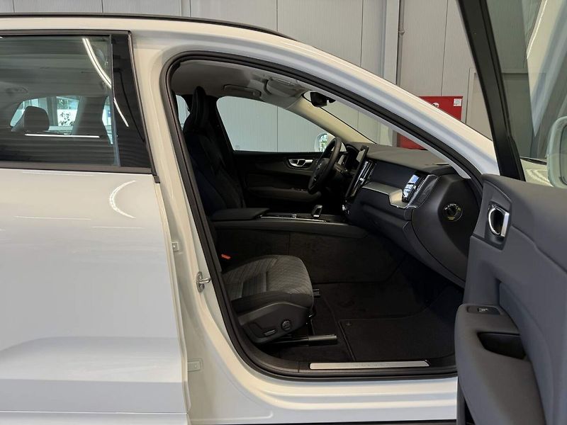 Volvo XC60 (2026) B5 2.0L 250+14 HPAT8 AWD CORE - fotka 17 z 22