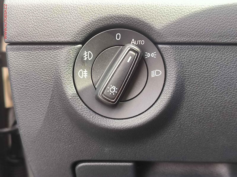 Škoda Octavia (2015) 1.6 TDi, Ambiente, STK7/28 - fotka 16 z 19