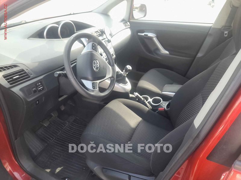 Toyota Verso (2011) 2.0, 2.maj,ČR, Navi - fotka 3 z 3