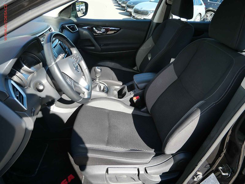 Nissan Qashqai (2021) 1.3 DiG-T, 2.maj,ČR, Acenta - fotka 9 z 24