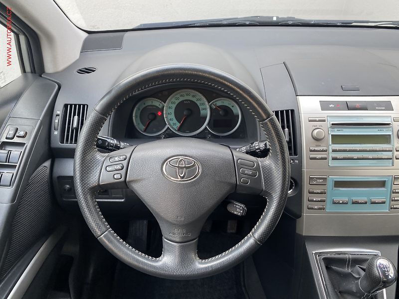 Toyota Corolla Verso (2008) 2.2 D-4D, AC, TZ, park.asist - fotka 11 z 16