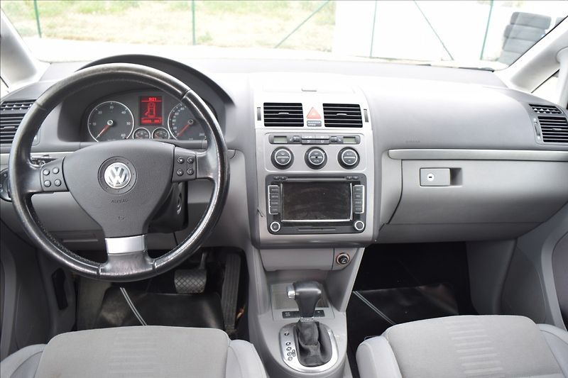 Volkswagen Touran 1,9 TDI 77KW AUTOMAT PO STK - fotka 29 z 46