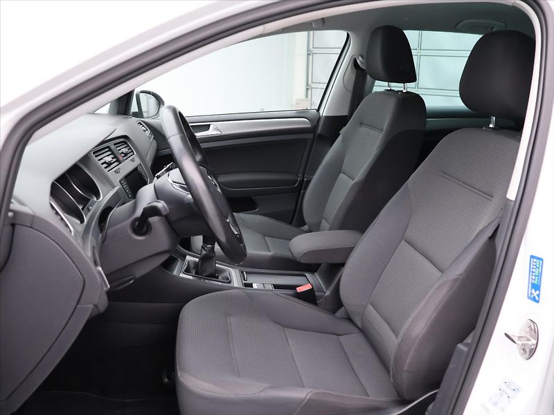 Volkswagen Golf 1,2 TSI 77kw ORIG.ALU Perleť - fotka 10 z 27