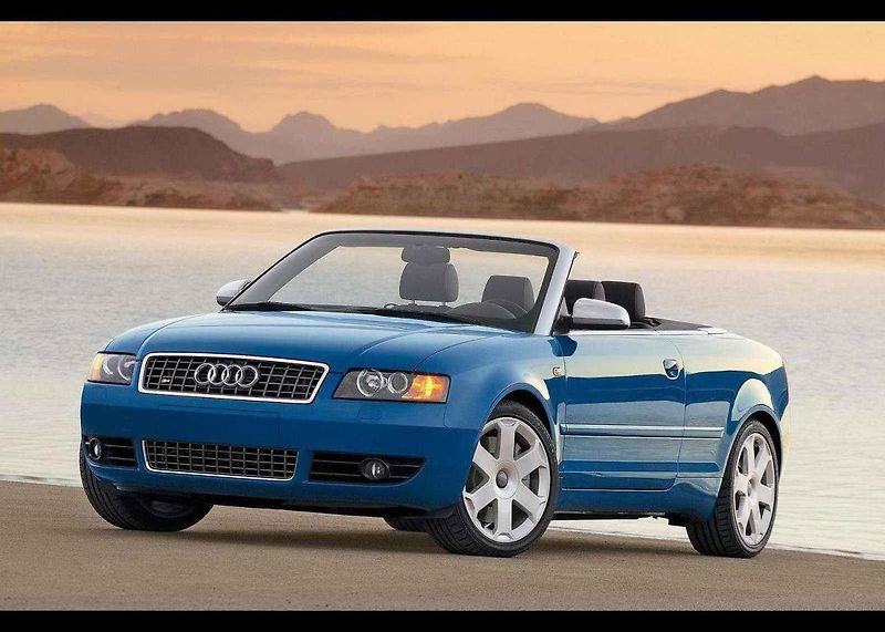Audi A4 se v první generaci chlubila nápaditými propagačními snímky.