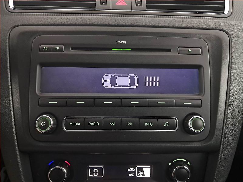 Škoda Rapid (2013) Elegance 1.6 TDI, Serv.kniha - fotka 15 z 15