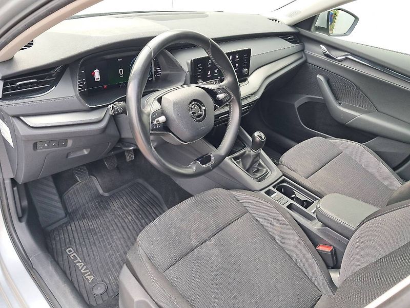Škoda Octavia (2022) COMBI IV Ambition PLUS 1.5 TSI - fotka 17 z 25