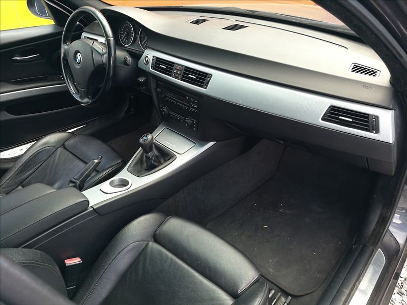 BMW Řada 3 2,0 d 320d kombi - fotka 10 z 15