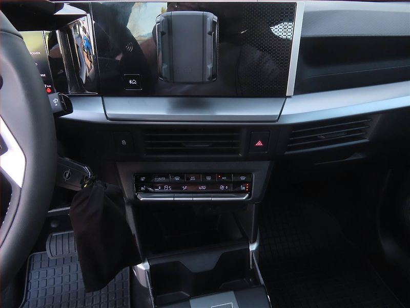 Opel Frontera (2025) 1.2 hybrid - fotka 12 z 17