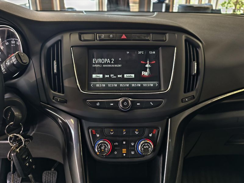 Opel Zafira TOURER 1.4 TURBO 103kW LED, ČR - fotka 13 z 23