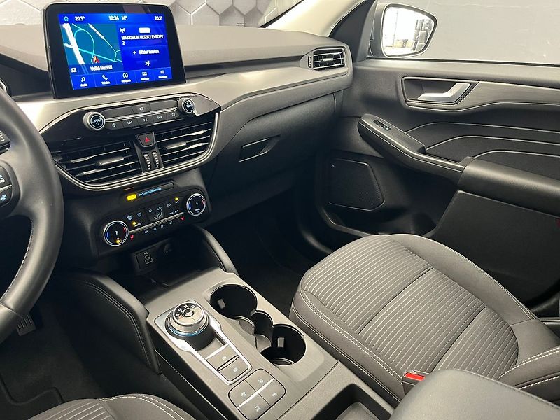 Ford Kuga 2.5 HEV 4x4 TITANIUM - fotka 21 z 78