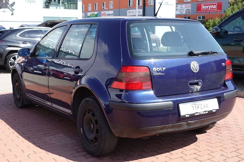 Volkswagen Golf 1,6FSi 77kW M/T - fotka 4 z 7