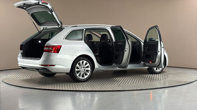 Škoda Superb 2.0 TDI Style Combi - fotka 6 z 26