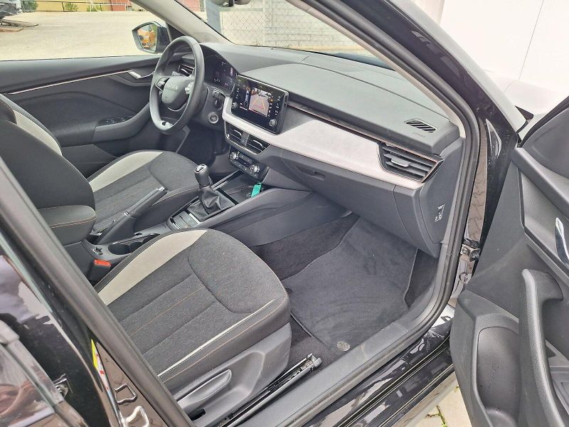Škoda Kamiq (2025) 1.0 TSI / 85 kW / 6MP / TOP SE - fotka 21 z 30