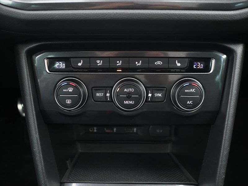 Volkswagen Tiguan 1,4 TSI Sound edice matrix pan - fotka 21 z 31