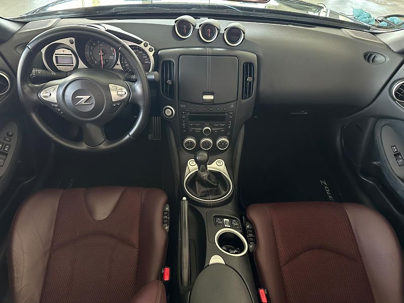 Nissan 370 Z (2012) 328 HP,ČR,1.majitel,nehavar. - fotka 10 z 19