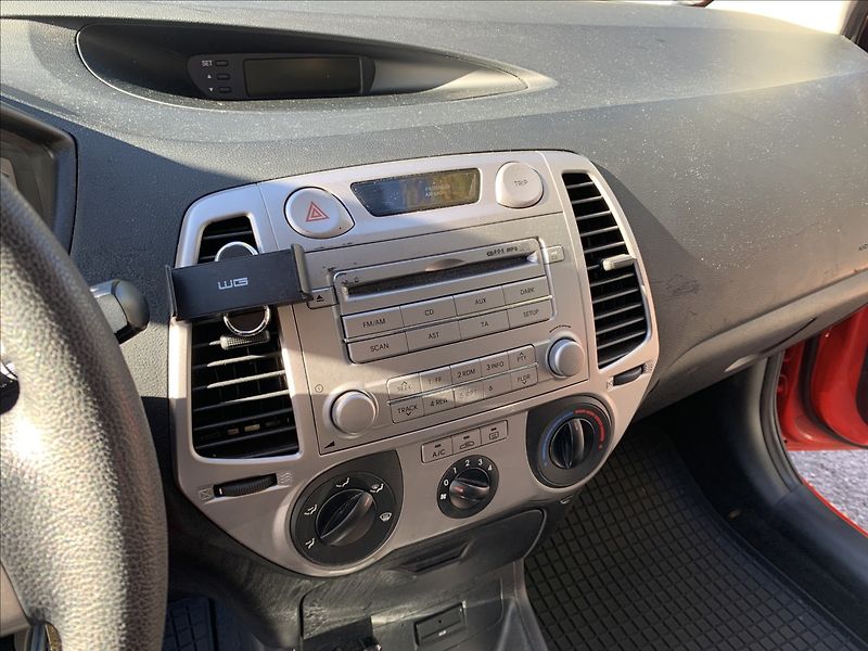 Hyundai i20 1,3 i - fotka 11 z 17
