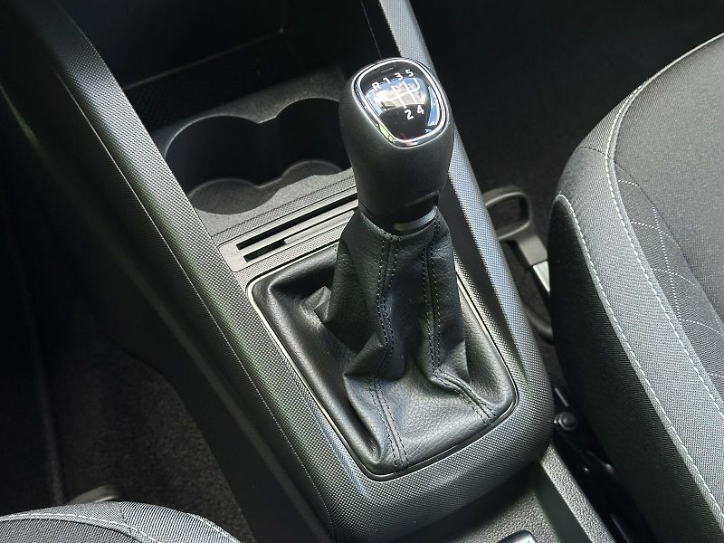 Škoda Fabia 1.0TSi Ambition TOP 95PS Clima - fotka 27 z 34