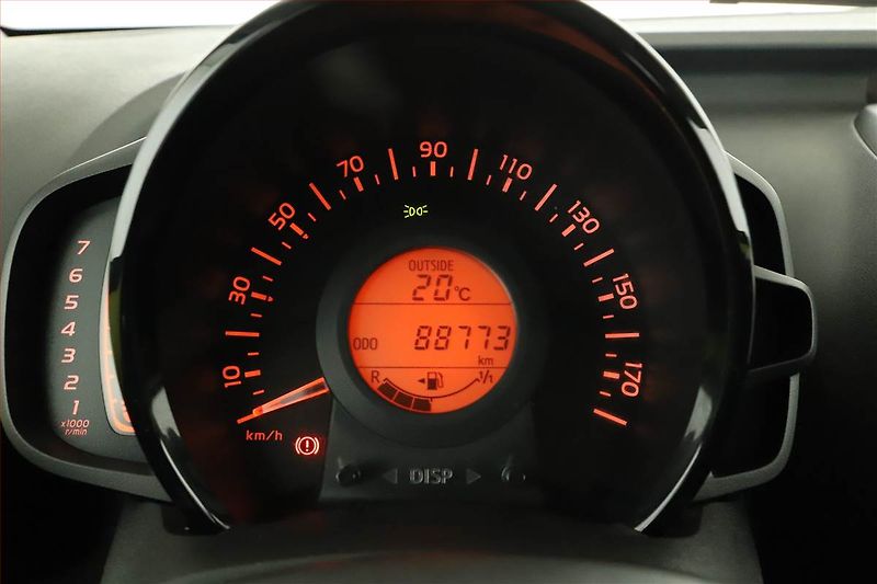 Toyota Aygo (2016) 1.0 VVT-i, Navi, Tempomat - fotka 10 z 13