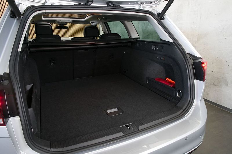 Volkswagen Passat 2.0TDI 110kW Webasto Pano Tažn - fotka 28 z 31