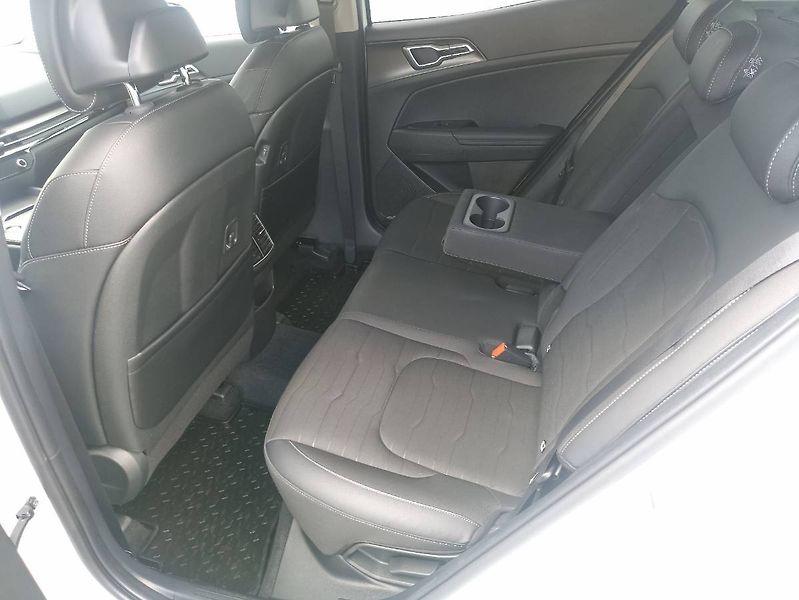 Kia Sportage (2025) 1.6 T-GDI TOP 7DCT - fotka 8 z 35