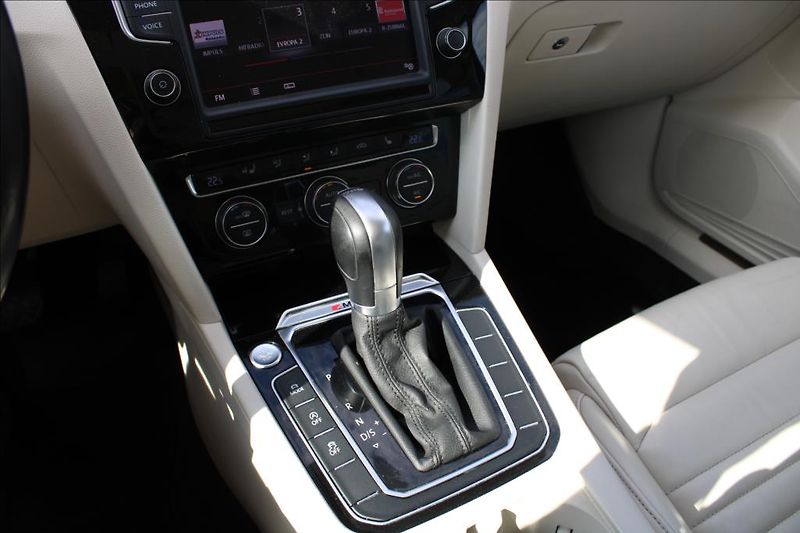 Volkswagen Passat 2,0 TDi  HIGHLINE, 4 x 4, DSG - fotka 26 z 38