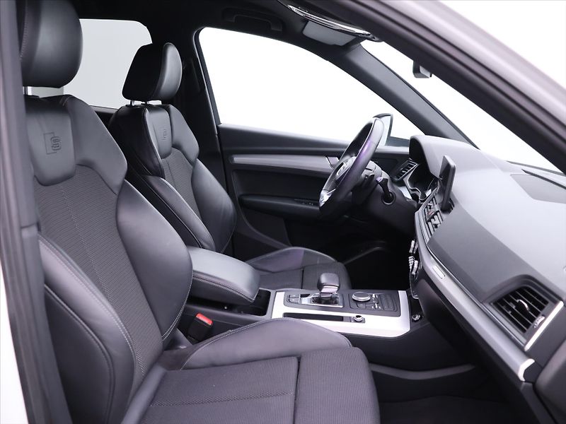 Audi Q5 2,0 TDI S-line 4x4 CZ - fotka 13 z 32