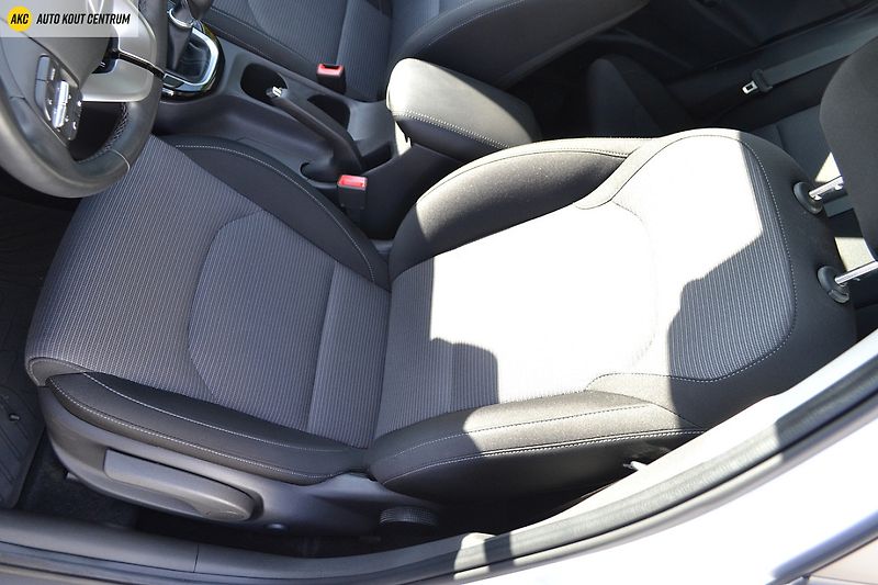 Hyundai i30 WG 1,5I MT SMART FAMILY NAVI F - fotka 19 z 51