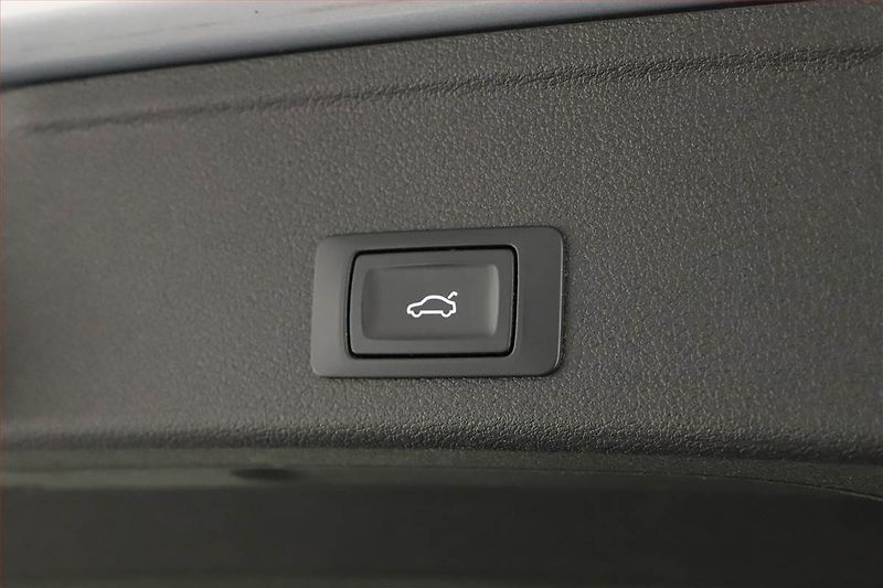 Audi A4 (2017) 2.0 TDI, Navi, Xenony - fotka 16 z 16